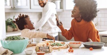 What to Eat When There Is No Time to Cook: Quick and Healthy Meal Ideas