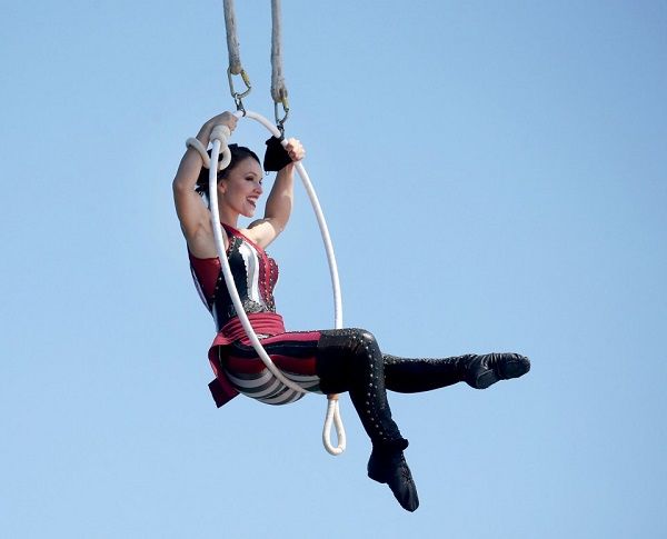 Erendira Wallenda - Παγκόσμιο ρεκόρ στο Aerial Hoop