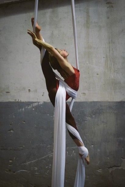 splits-on-silks-2