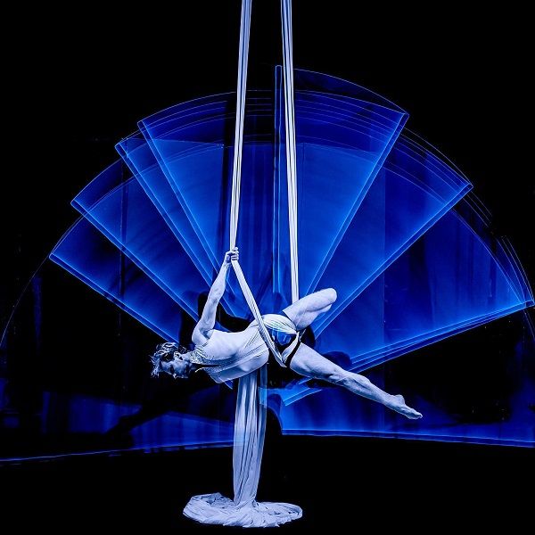 Mark Hanretty introduces Aerial Ice: A breathtaking combination of skating and aerial arts