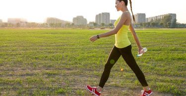 Three ways walking improves our health [infographic]