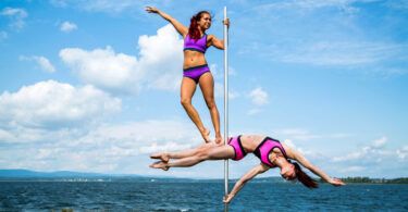 Πώς το Pole Dance βελτιώνει την εικόνα σας για τον εαυτό σας και αυξάνει την αυτοπεποίθησή σας