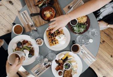 Food For Your Soul: How Visiting Restaurants with Friends Can Boost Your Mood