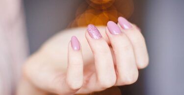 Best Builder Gel for Natural Nails: How to Use It for Minimal Damage