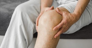 Can Sciatica Cause Knee Pain? Symptoms, Causes, and Treatment Options