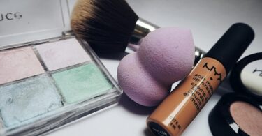 Day to Night Makeup Hacks: Influencers' Secrets Revealed!