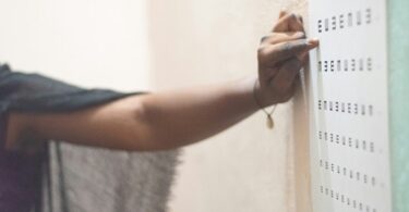 When to See an Optometrist: 3 Key Signs You Shouldn't Ignore