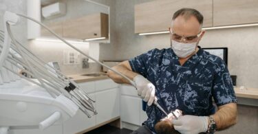 How Can We Choose the Best Dentist for Tooth Extraction