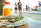 how to eat healthy when travelling