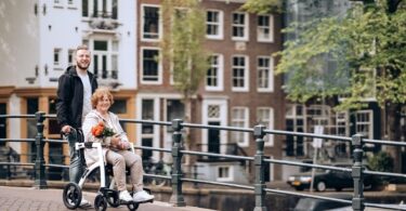 Choosing a Caregiver for Family: How to Find the Best In-Home Caregiver