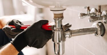 How Plumbing Services Diagnose and Resolve Common Problems? 