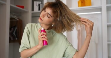 Dry Shampoo After Workout: The Ultimate Hair Hack for Fitness Enthusiasts