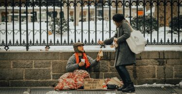 Ways to Give Back to the Community: Simple & Meaningful Acts