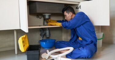 How Drain Cleaning Services Prevent Major Plumbing Issues