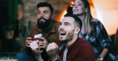 How Aussie Punters Can Make the Most of Friday Happy Hour with Online Casinos