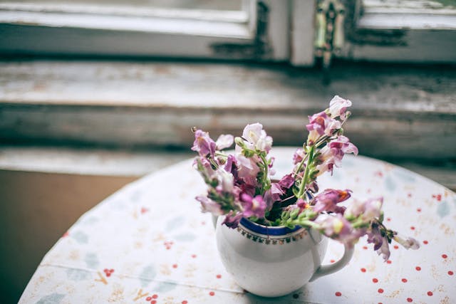 Home Fragrance for Spring: Fresh Scents and Seasonal Ideas